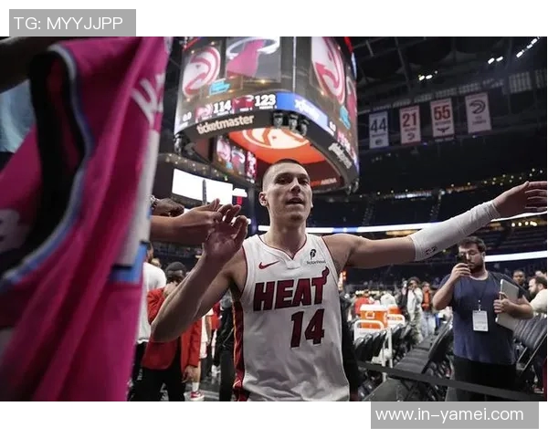 热火记者报道哈克斯左脚踝扭伤球队明日将决定他的出战状态